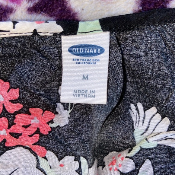 Old Navy Size Medium Flowy Black Floral Shirt - Picture 2 of 3